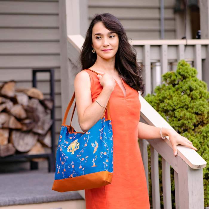 Lantern Grace Tote Bag - Blue